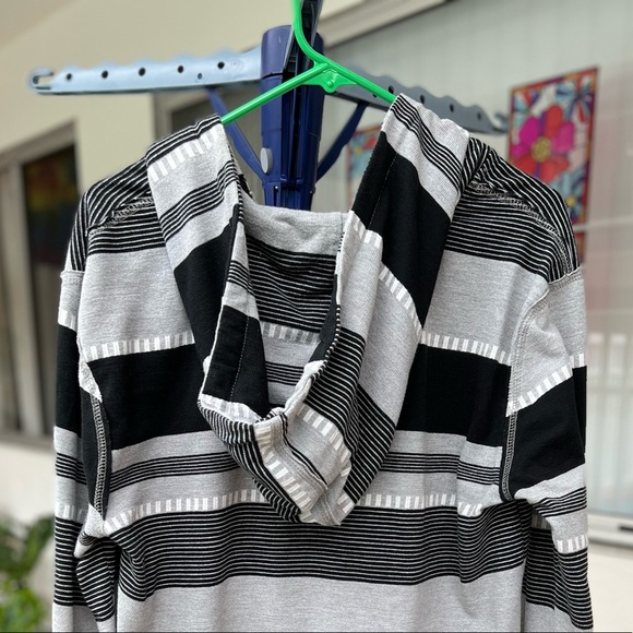 Beautiful Giant Men’s/Unisex Black and White Striped Hoodie Size Medium - Picture 7 of 10